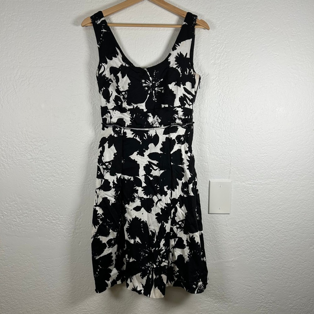Ann Taylor A-Line Dress Black White Floral Scoop Neck Sleeveless Size 6